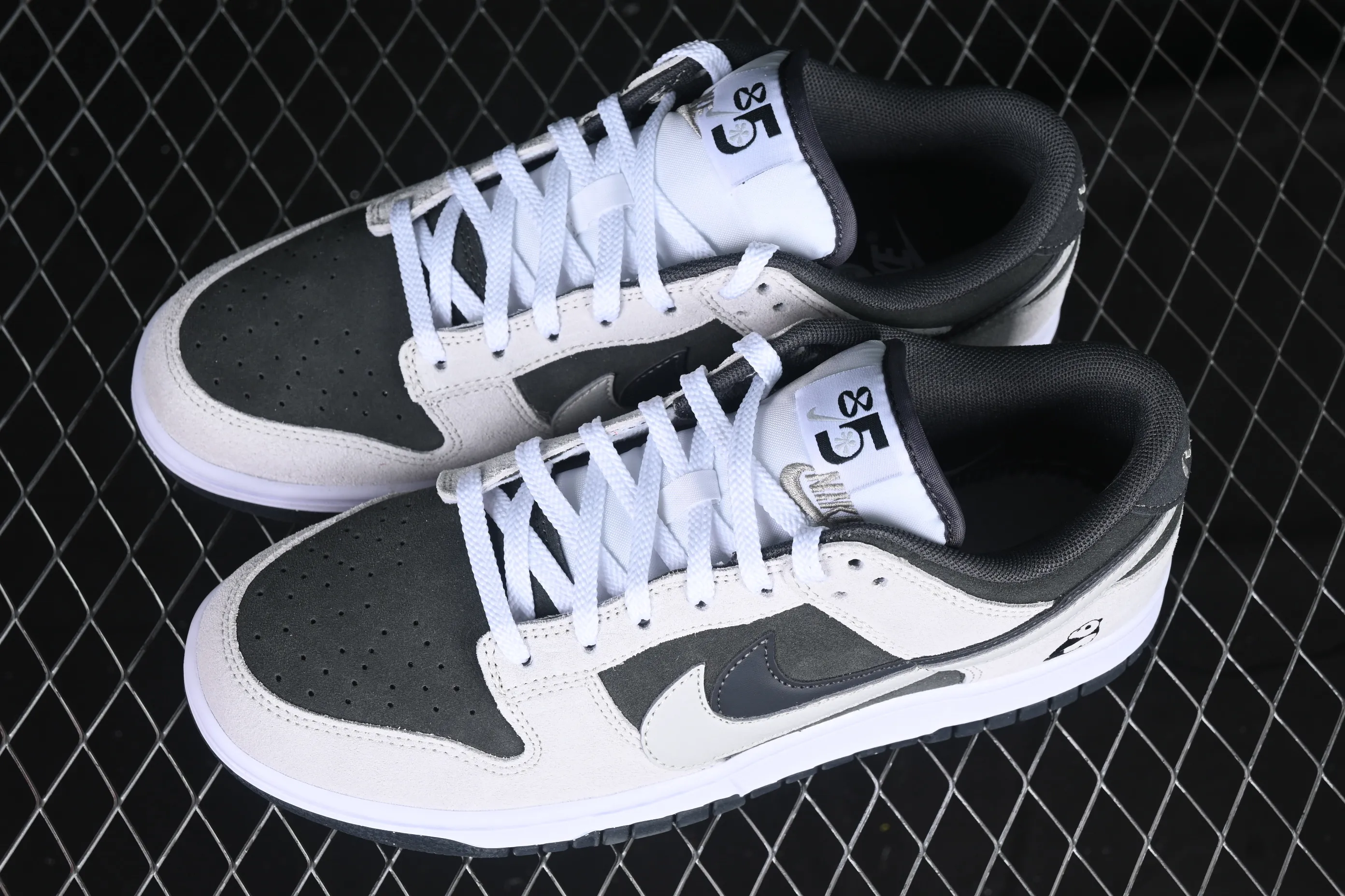 All categories Nk SB Dunk series Nk SB Dunk Low low-top sneakers Nk Dunk Low 85 double hook series White Gray Panda SB low-top sports and leisure sneakers HV1800-101